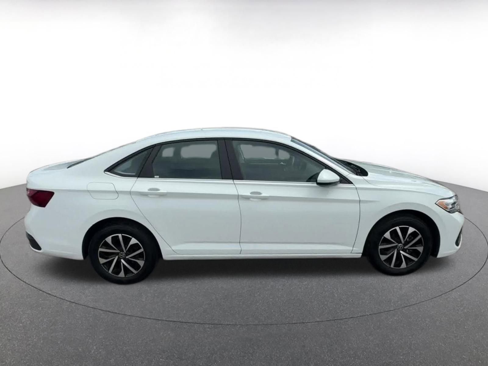 Thumbnail: 2024 Volkswagen Jetta - 16
