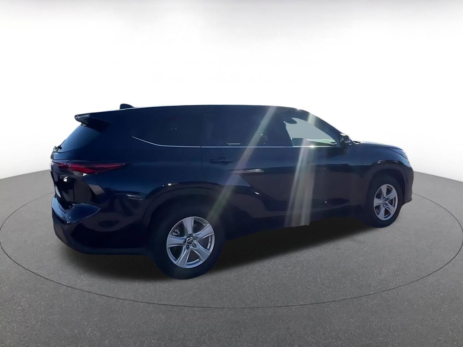 Thumbnail: 2025 Toyota Highlander - 15