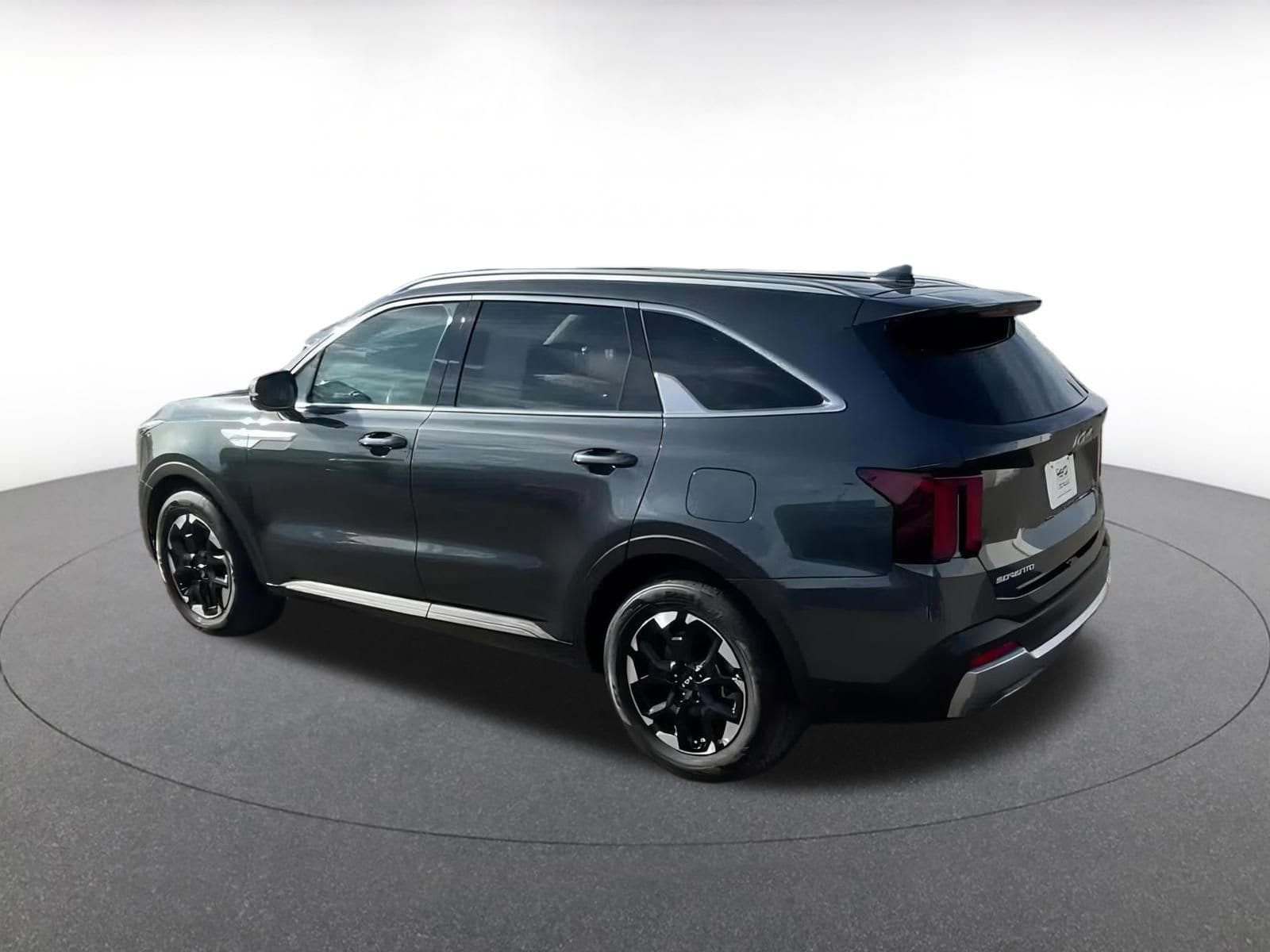 2024 Kia Sorento S 8
