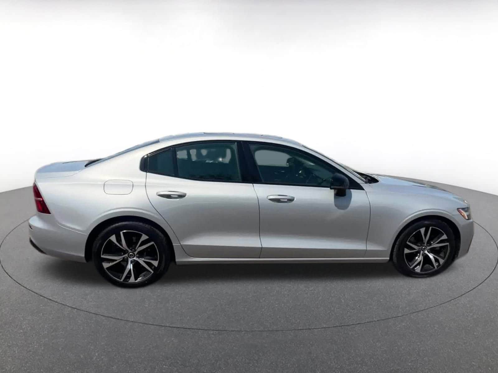 Thumbnail: 2024 Volvo S60 - 16