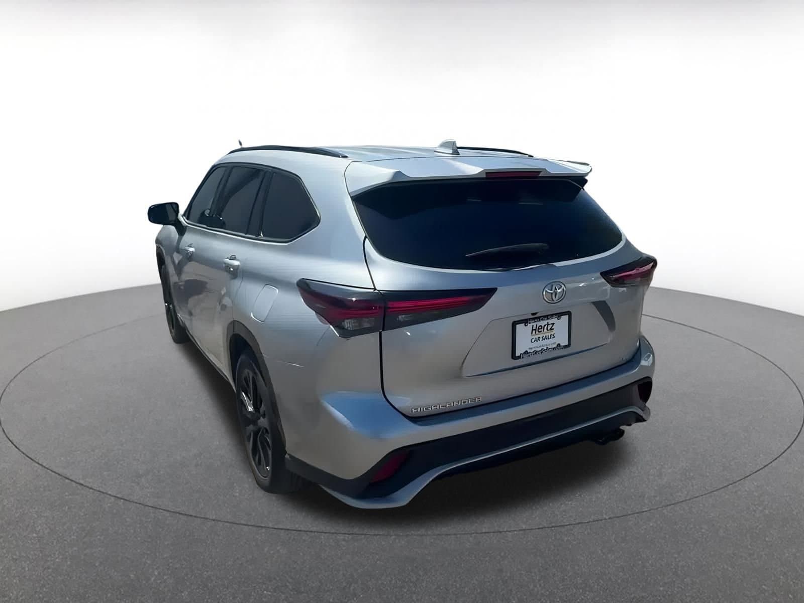 Thumbnail: 2024 Toyota Highlander - 11