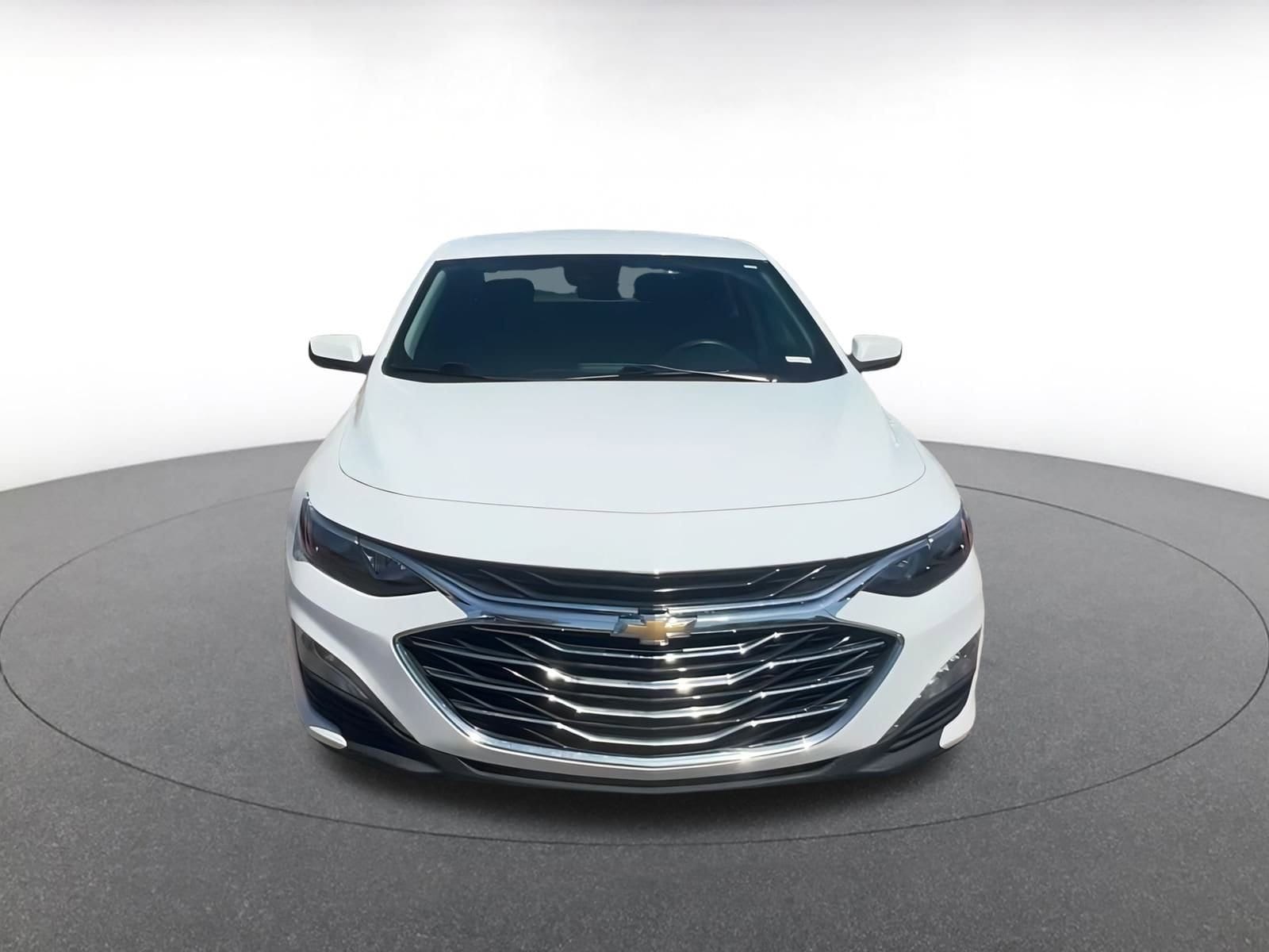 Thumbnail: 2023 Chevrolet Malibu - 4
