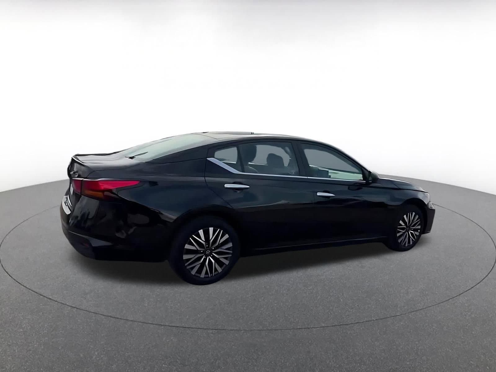 Thumbnail: 2025 Nissan Altima - 14