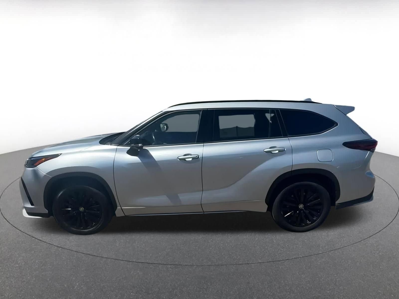 Thumbnail: 2024 Toyota Highlander - 9