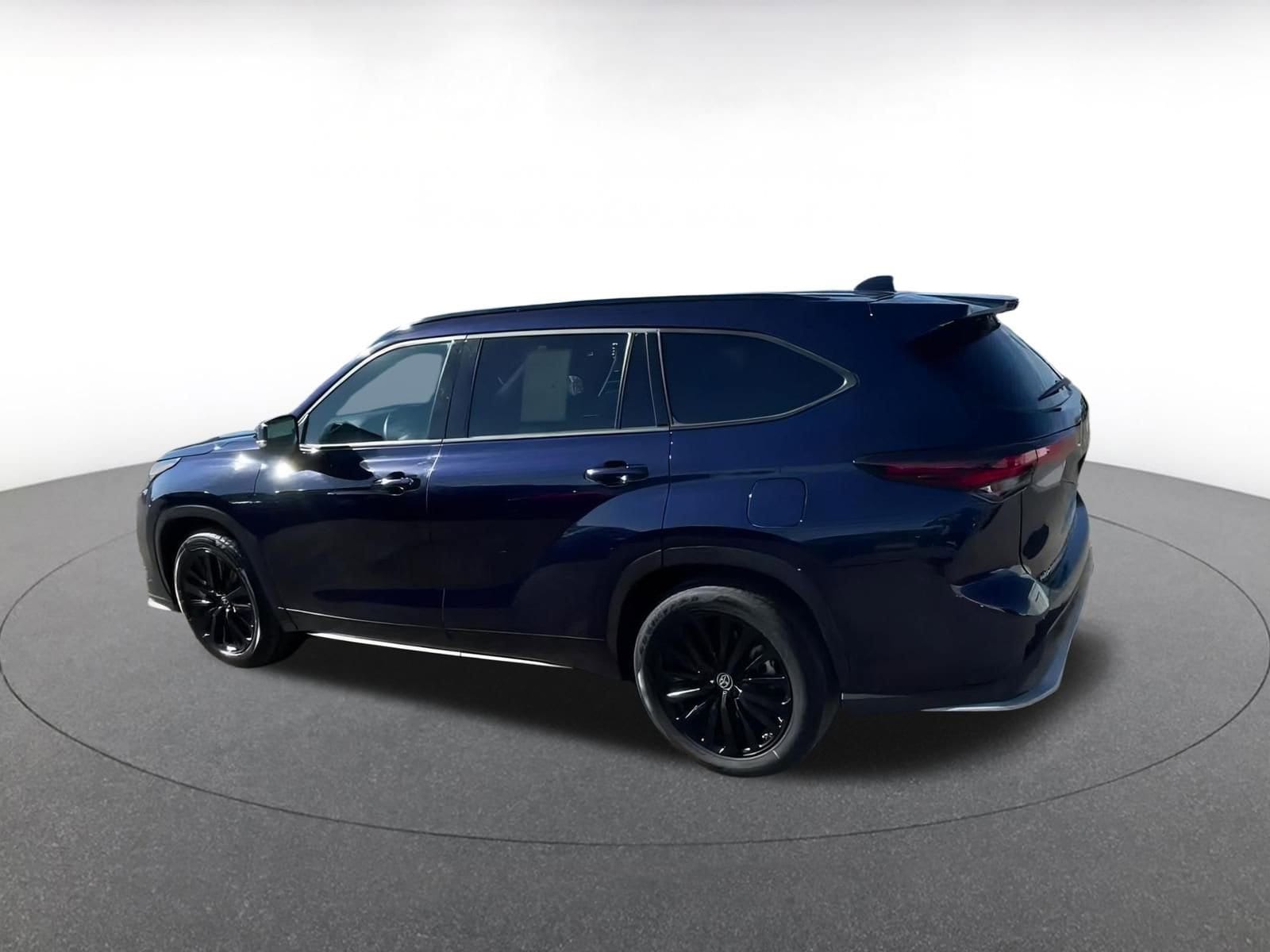 Thumbnail: 2024 Toyota Highlander - 8