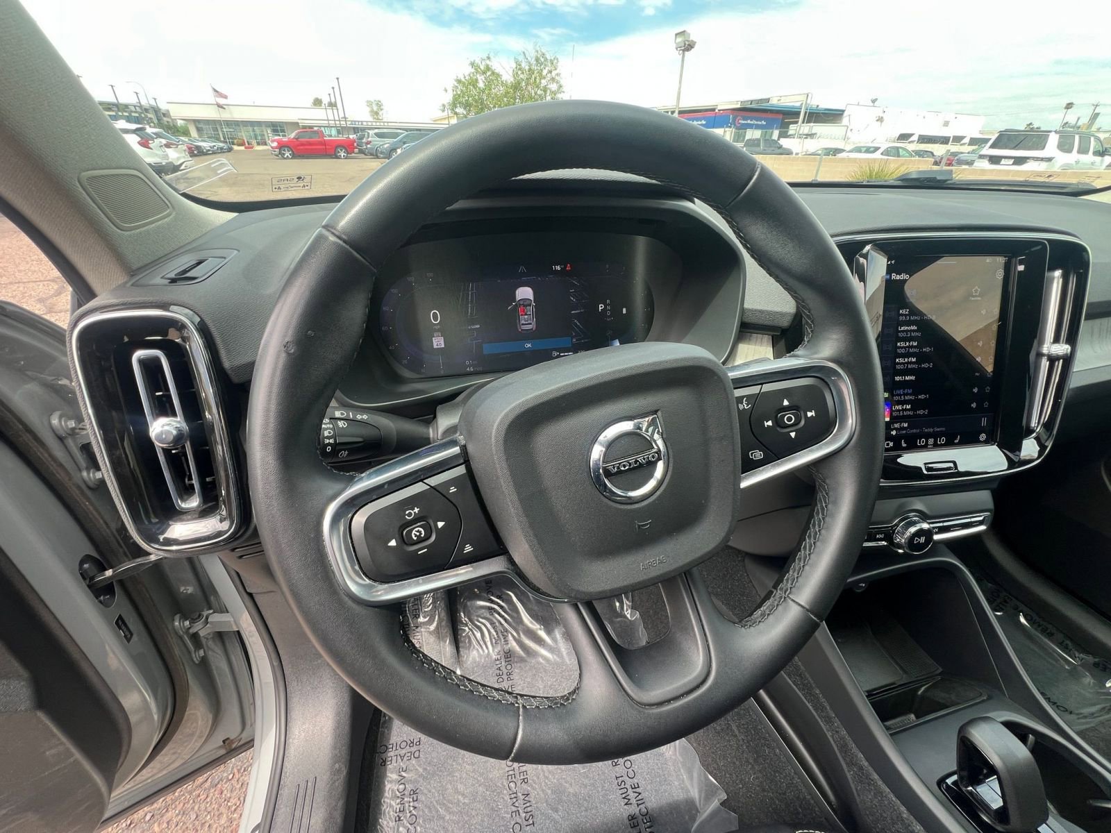 Thumbnail: 2024 Volvo XC40 - 28