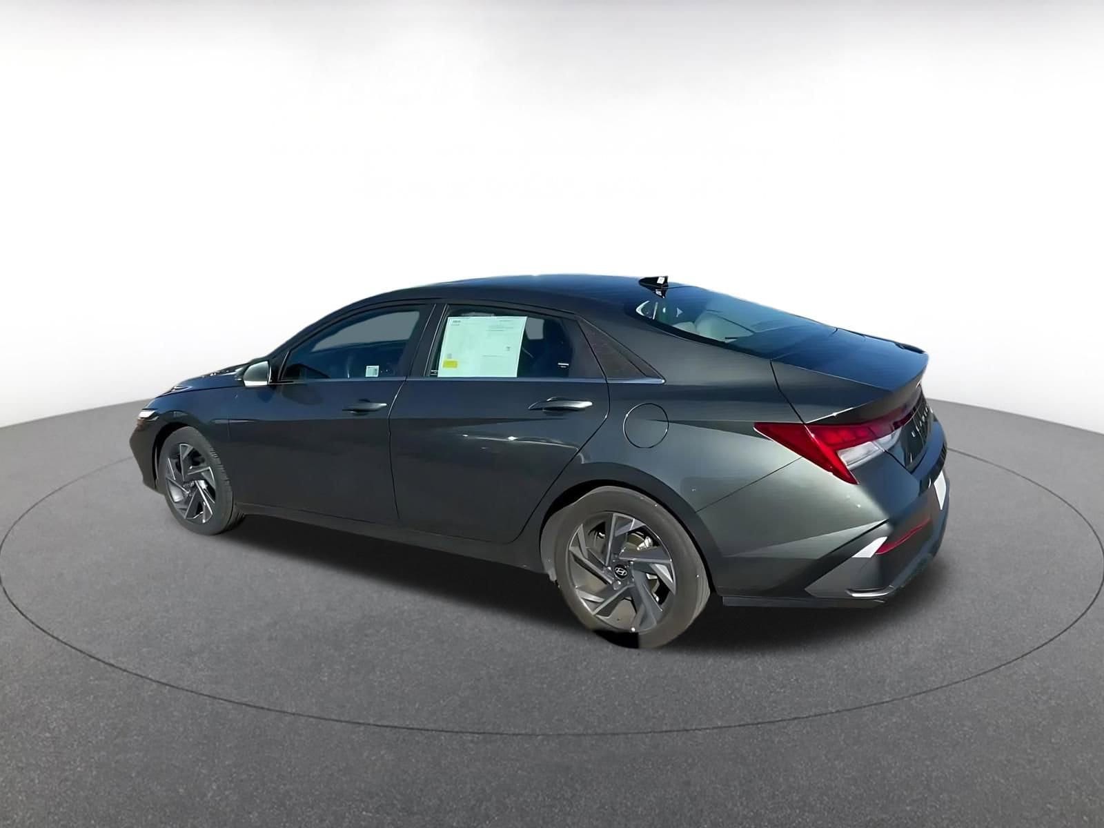 Thumbnail: 2025 Hyundai Elantra - 10