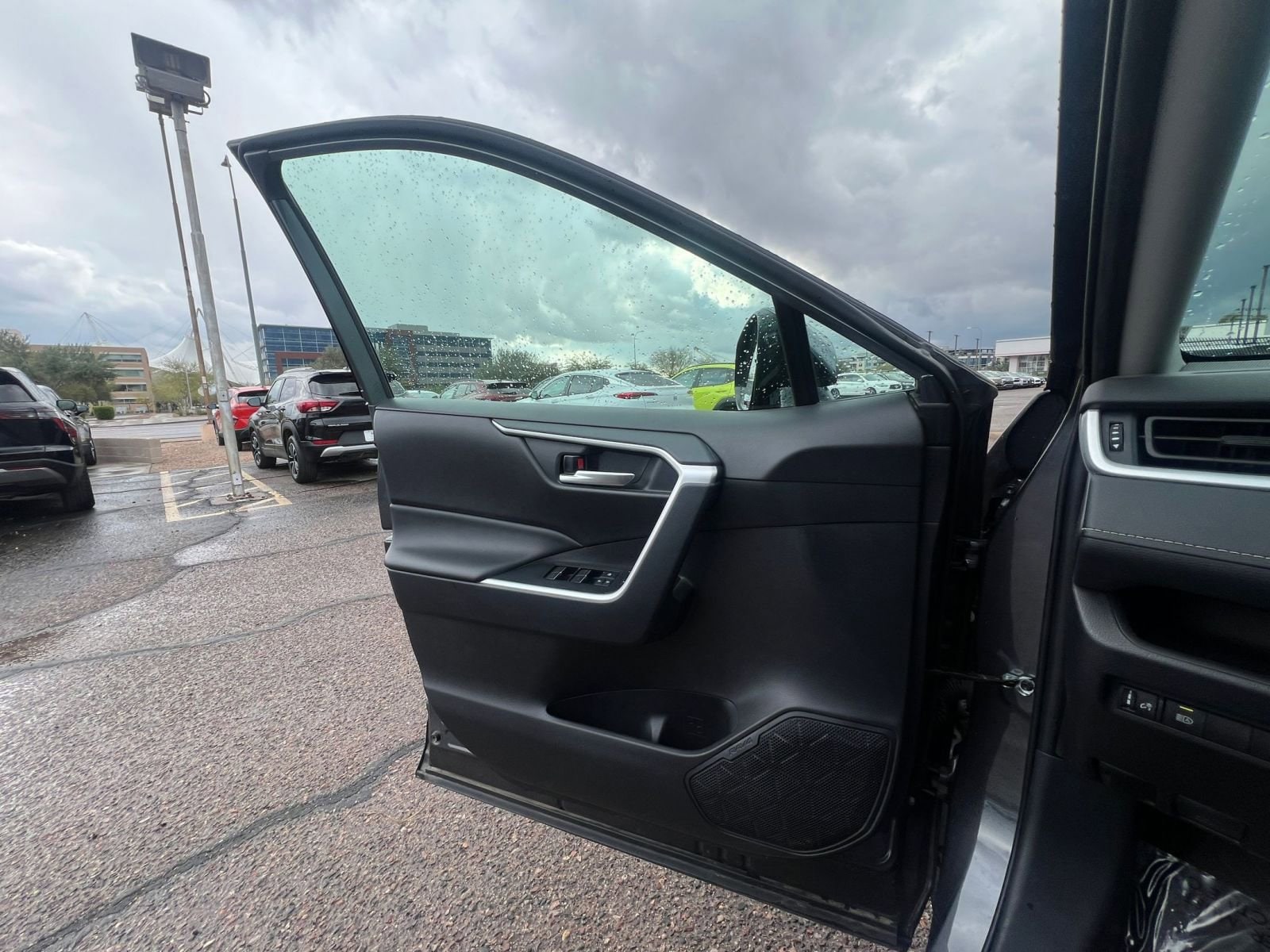 Thumbnail: 2025 Toyota RAV4 - 20