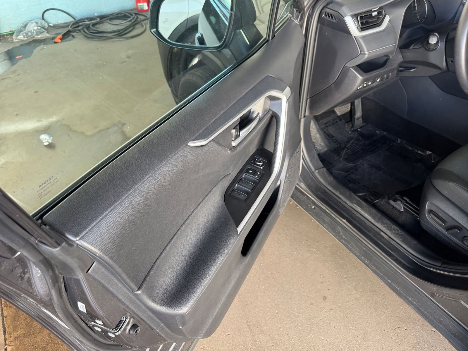 Thumbnail: 2025 Toyota RAV4 - 20