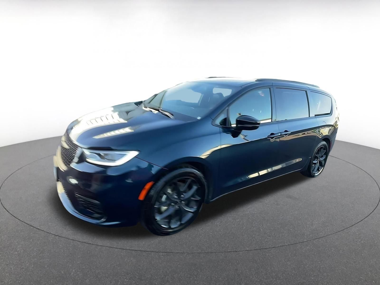 Thumbnail: 2025 Chrysler Pacifica - 8