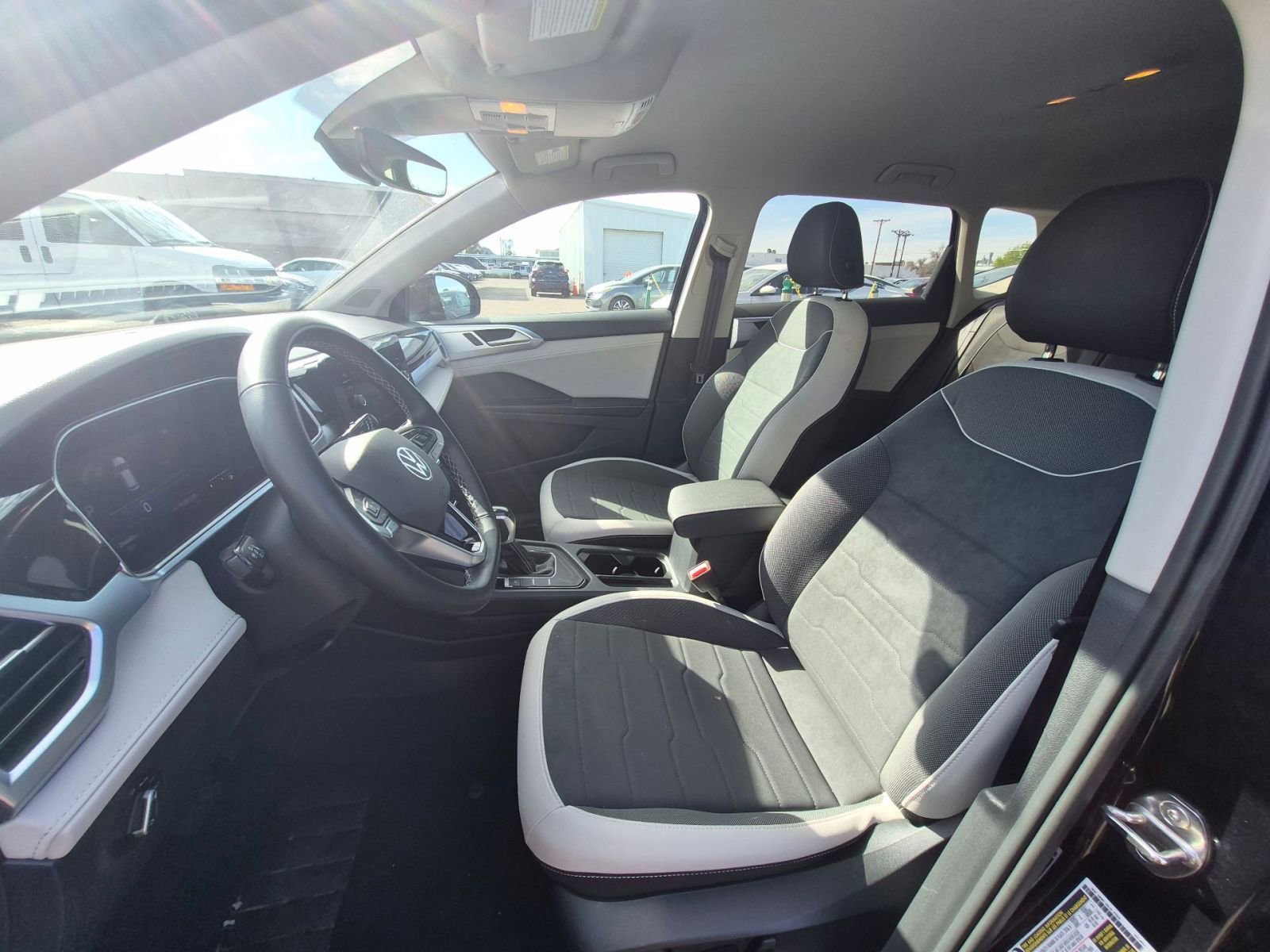 Thumbnail: 2025 Volkswagen Taos - 9