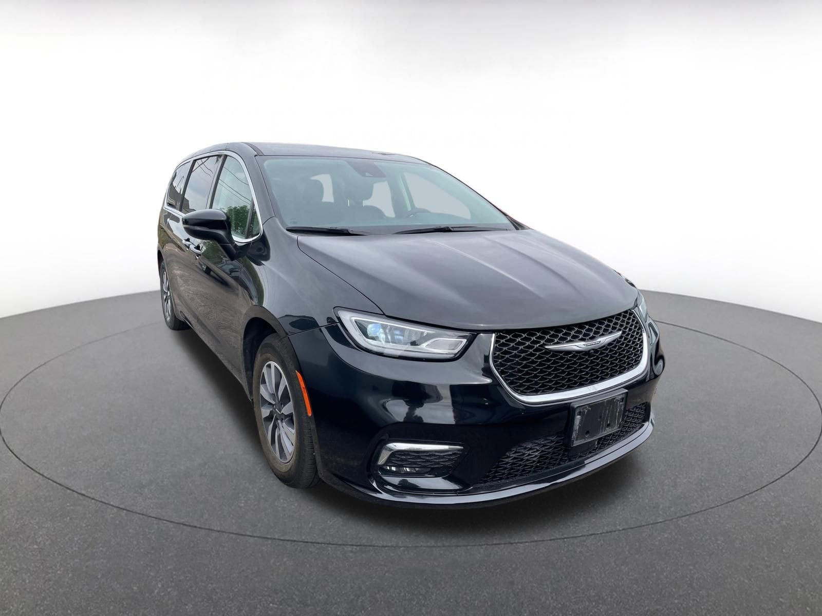 Thumbnail: 2023 Chrysler Pacifica - 1