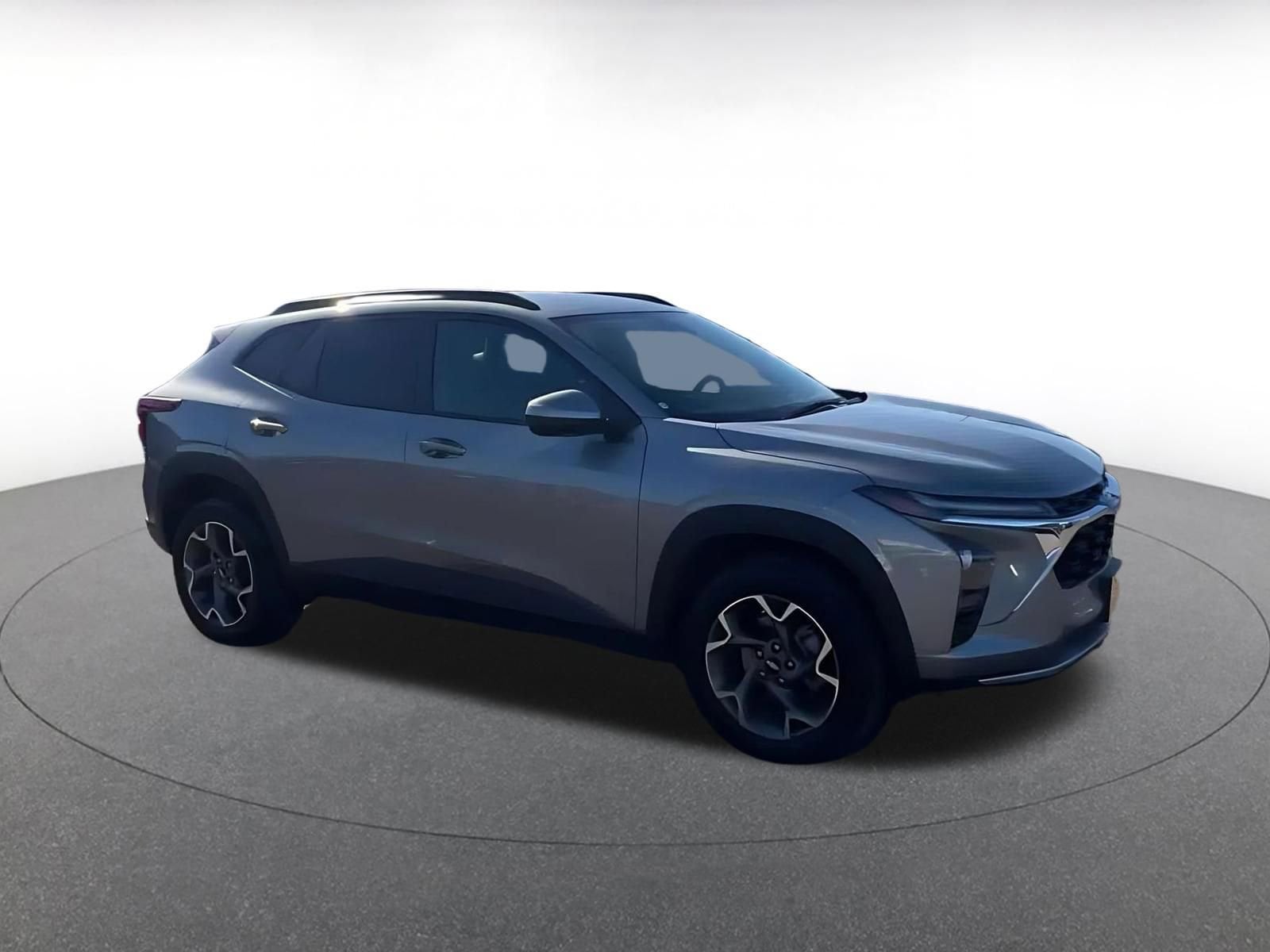 Thumbnail: 2025 Chevrolet Trax - 2