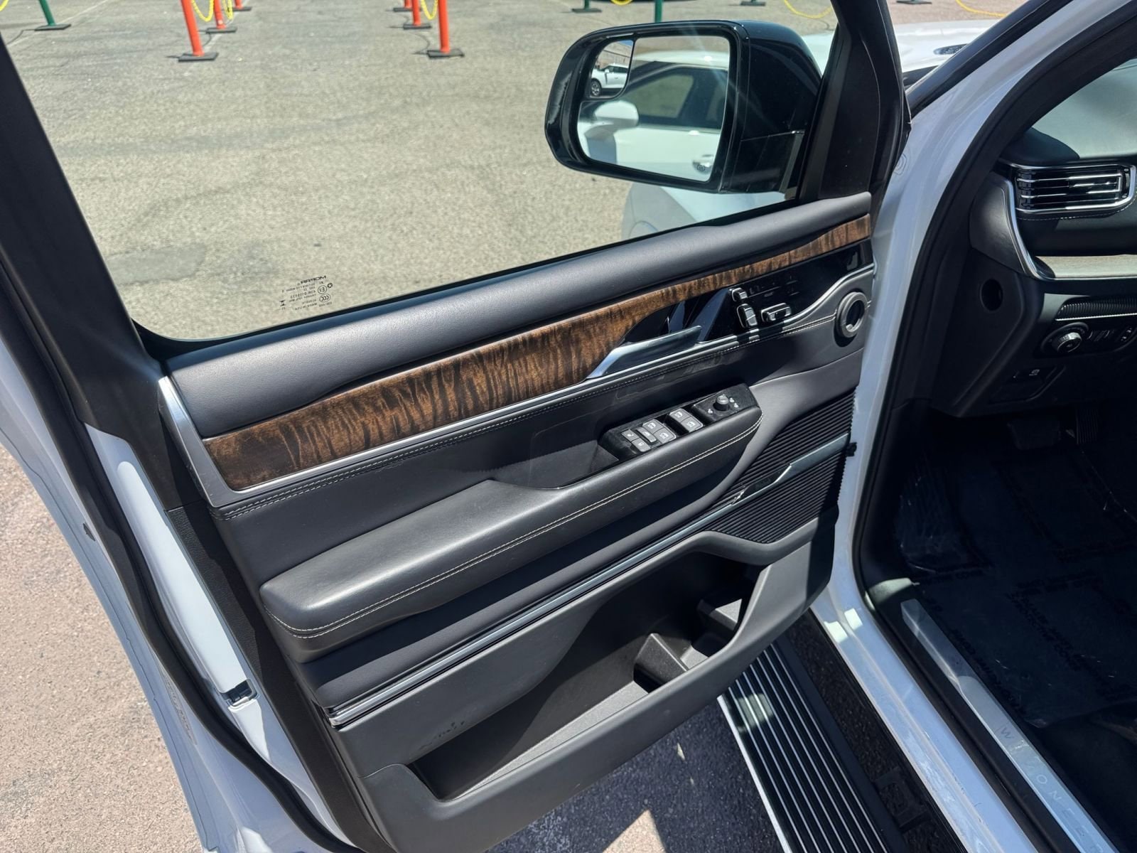 Thumbnail: 2023 Jeep Grand Wagoneer - 20
