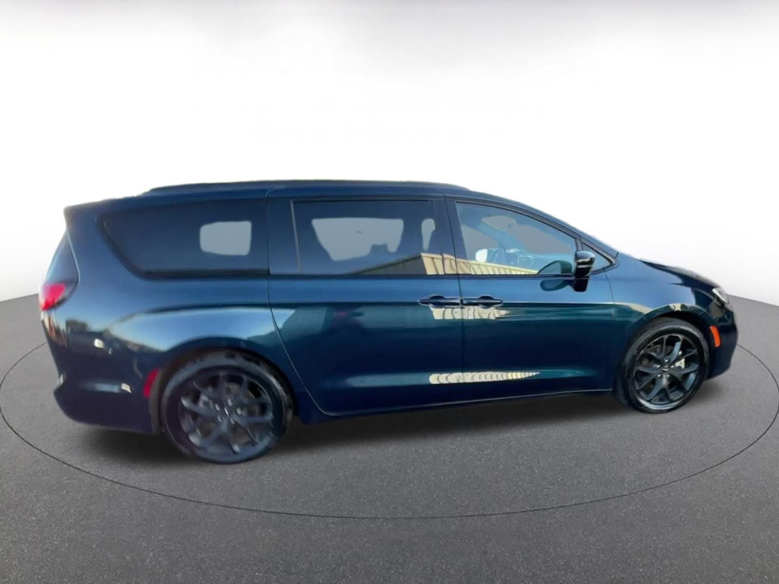 Thumbnail: 2025 Chrysler Pacifica - 16
