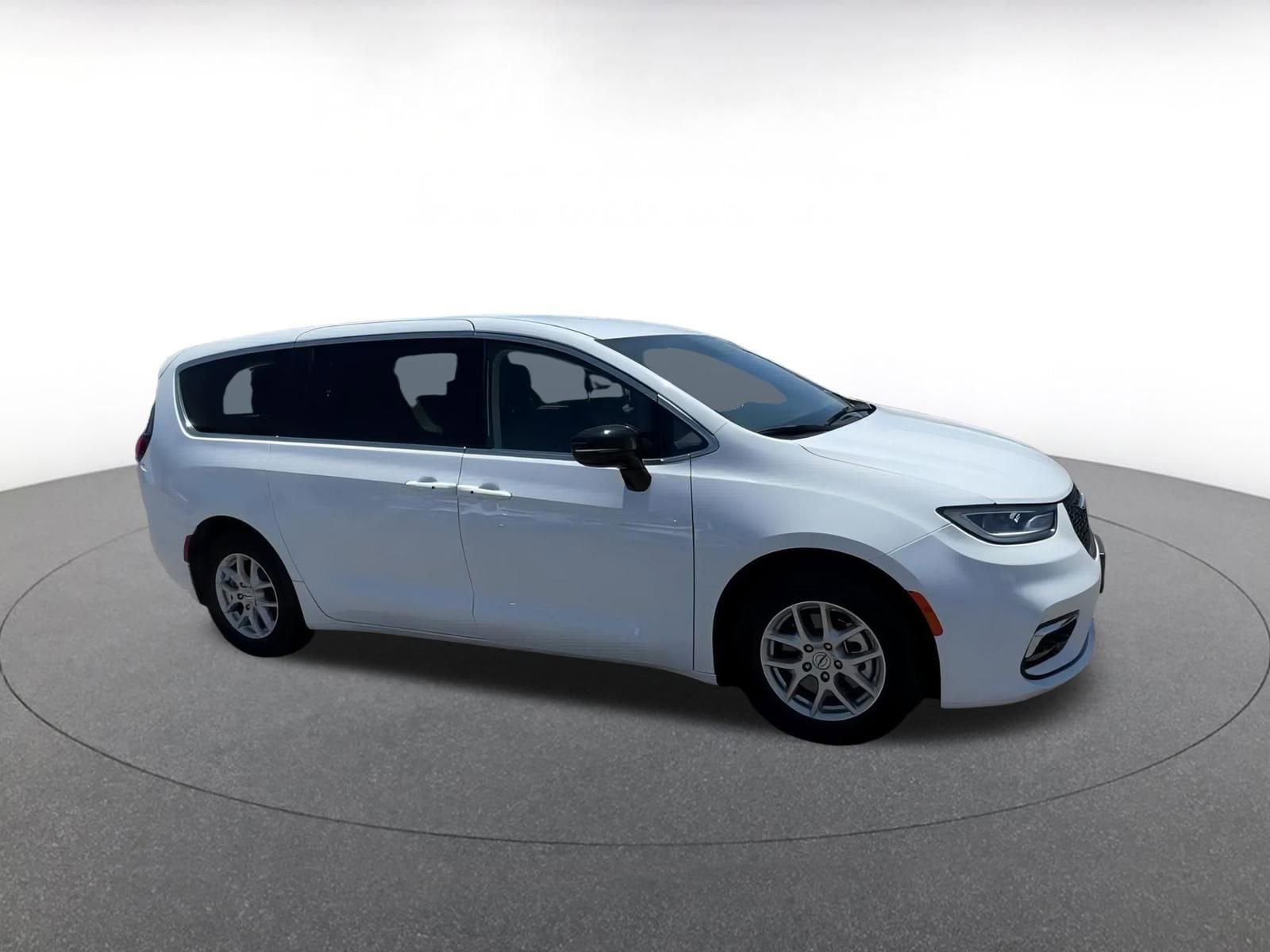 2024 Chrysler Pacifica Touring L 2