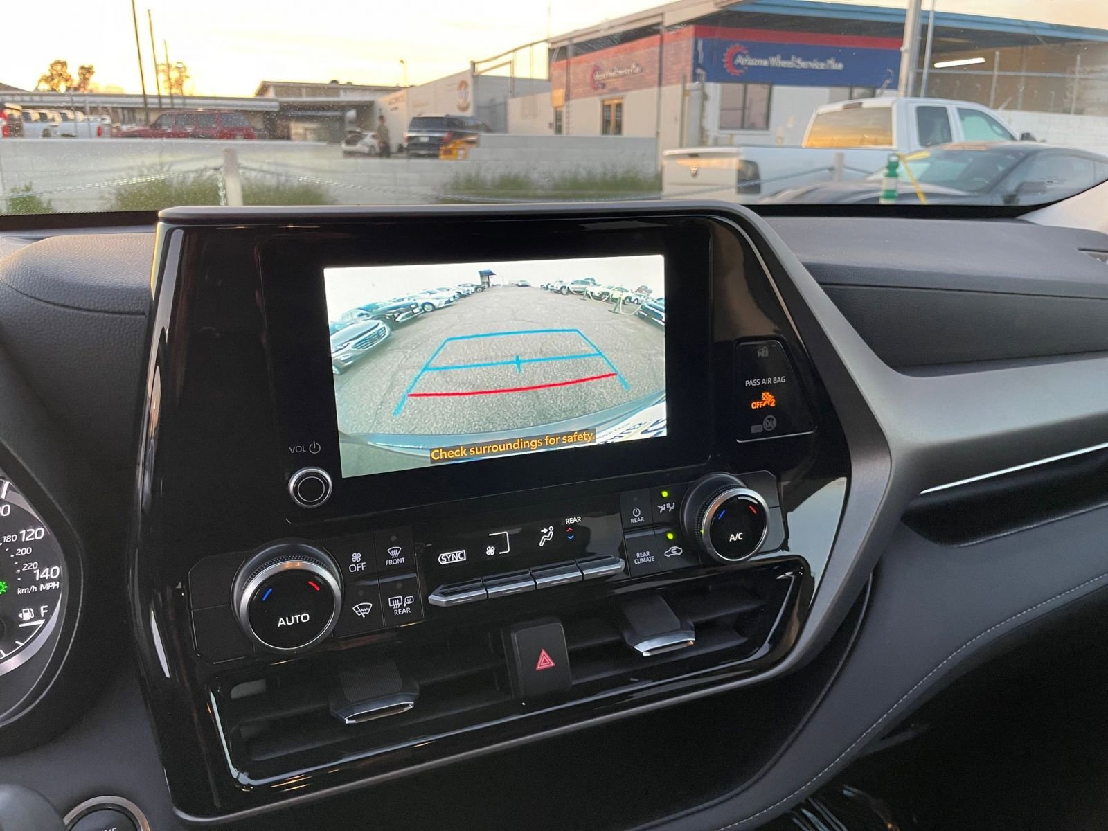 Thumbnail: 2025 Toyota Highlander - 18