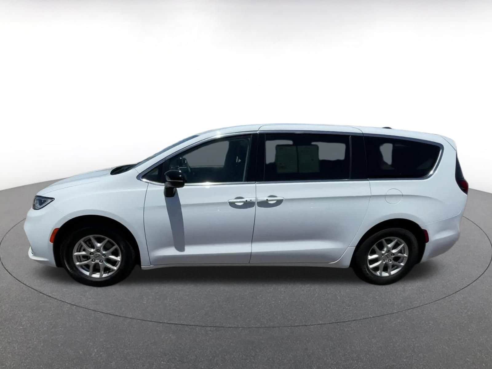 2024 Chrysler Pacifica Touring L 8