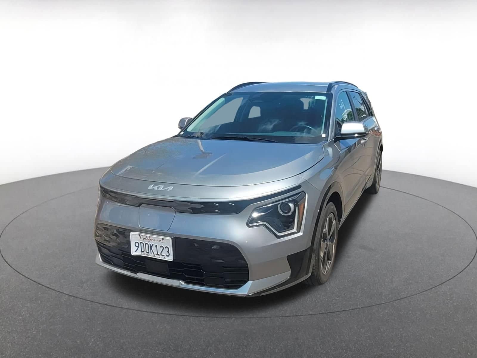 Thumbnail: 2023 Kia Niro - 3