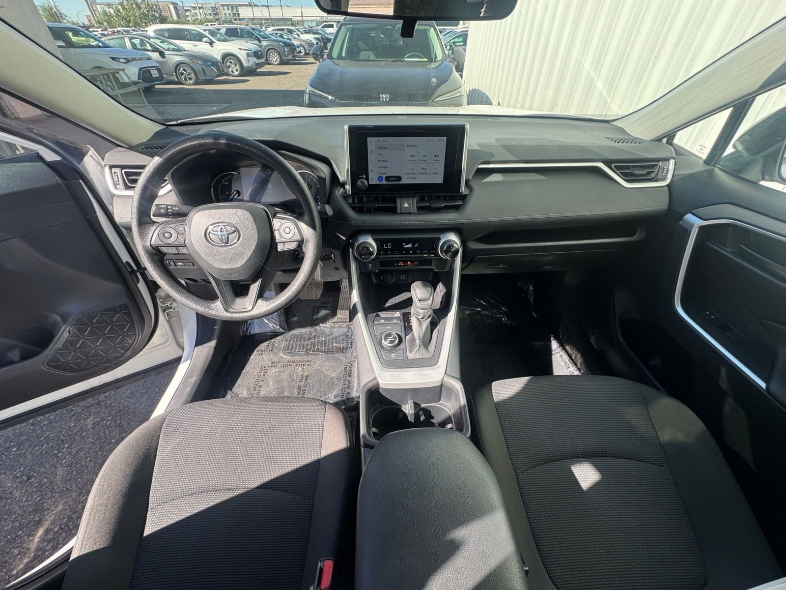 Thumbnail: 2025 Toyota RAV4 - 32