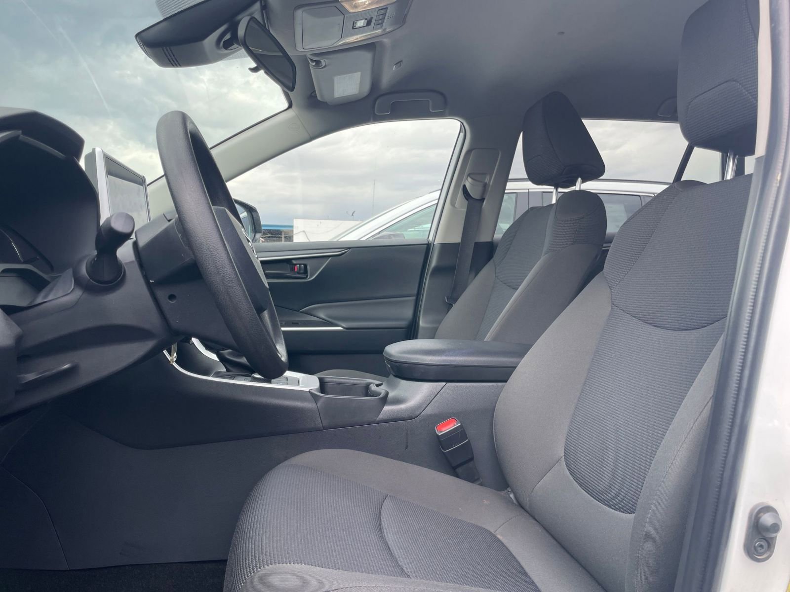 Thumbnail: 2025 Toyota RAV4 - 25