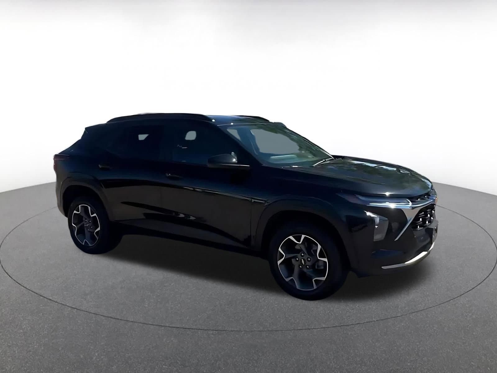 Thumbnail: 2025 Chevrolet Trax - 2