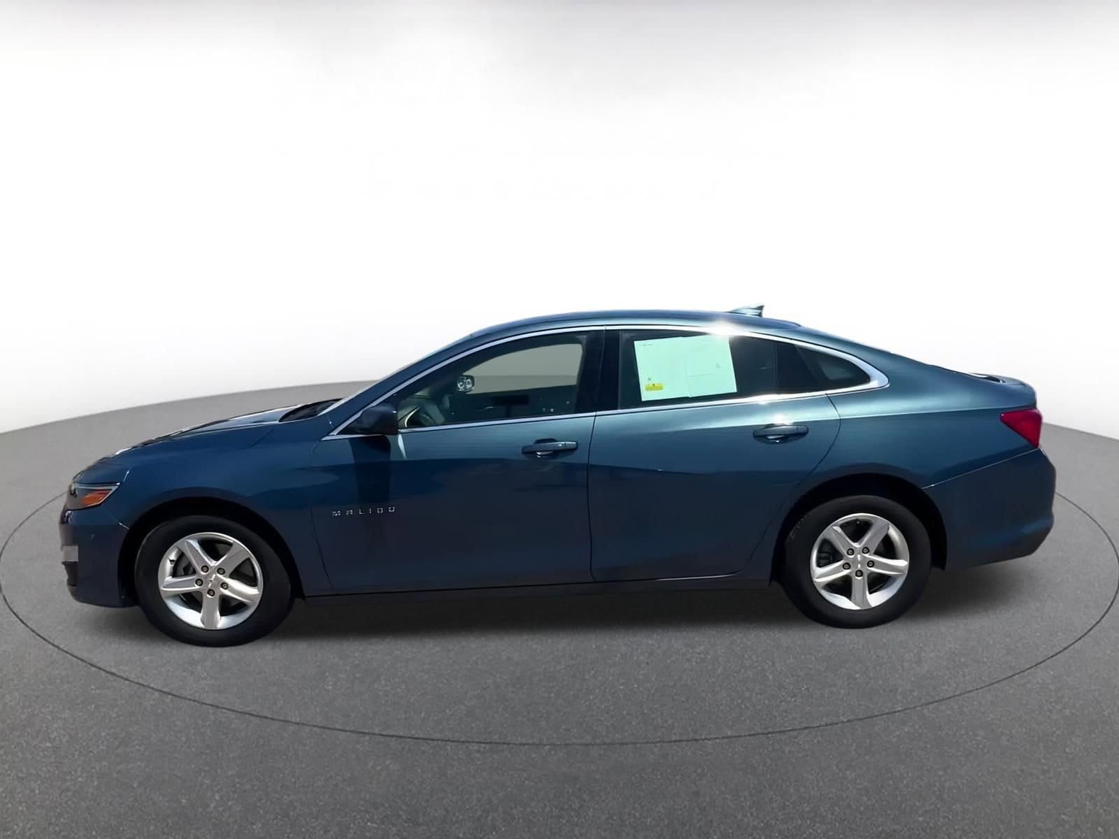 Thumbnail: 2024 Chevrolet Malibu - 9