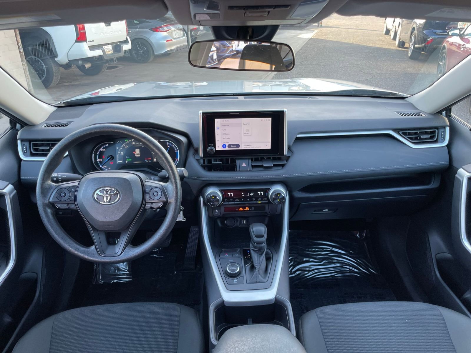 Thumbnail: 2025 Toyota RAV4 - 32