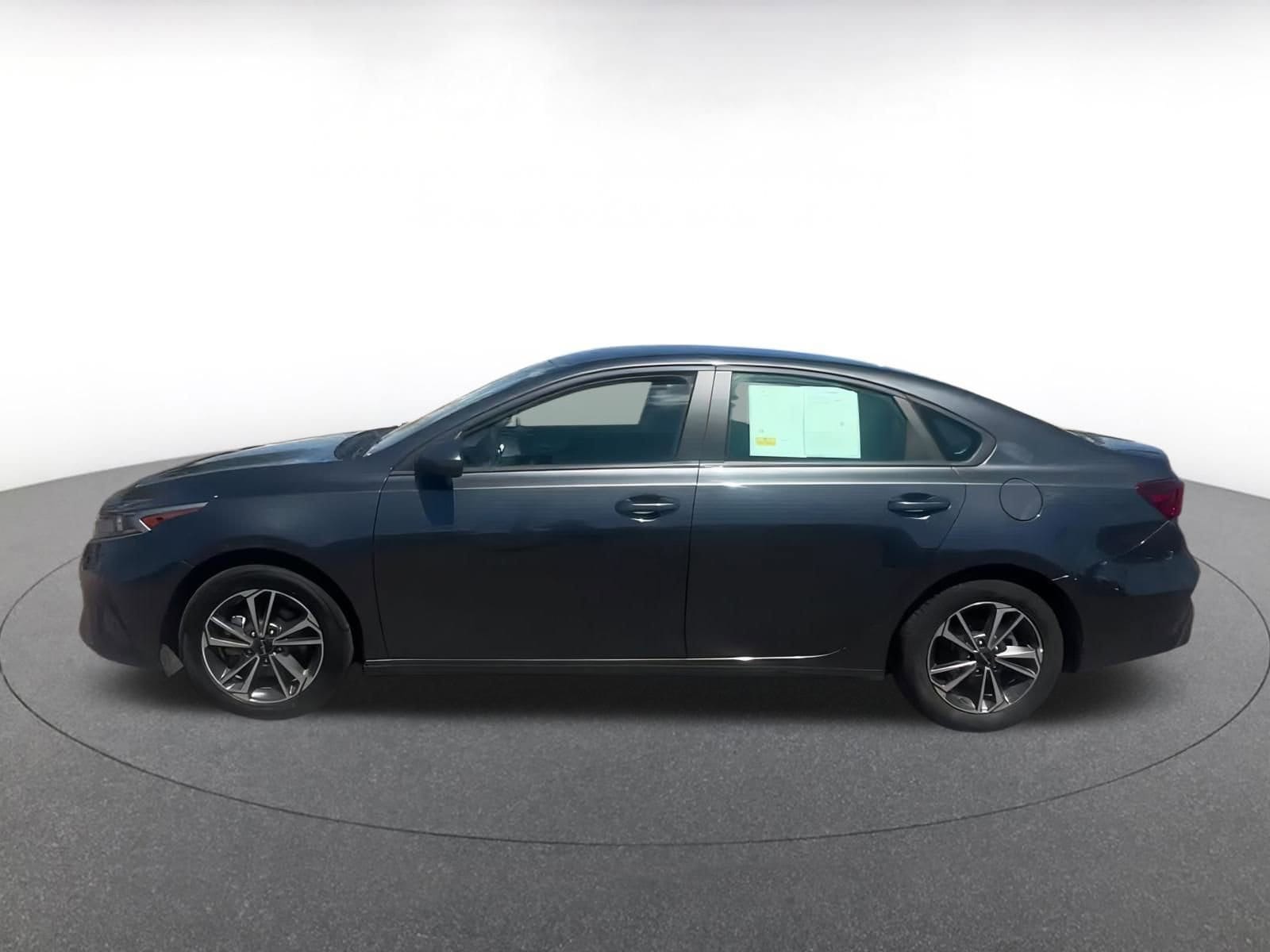 Thumbnail: 2024 Kia Forte - 9