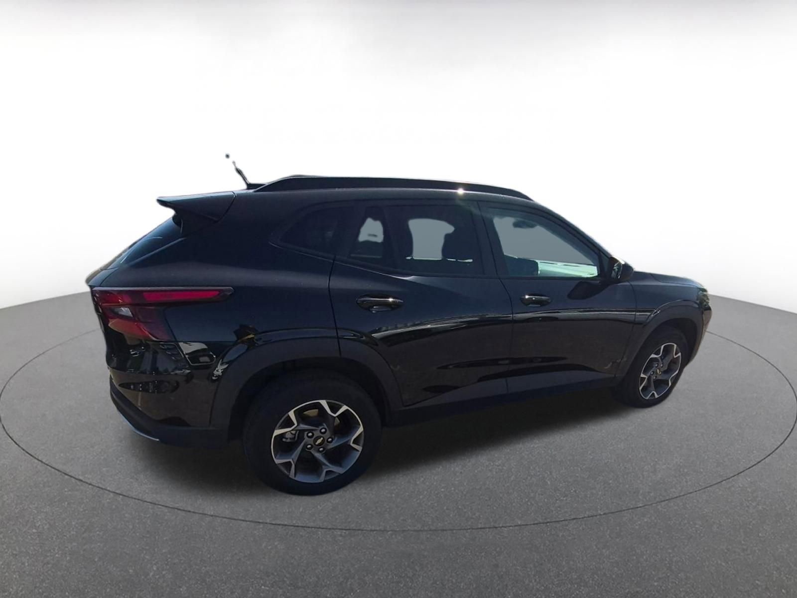 Thumbnail: 2025 Chevrolet Trax - 8