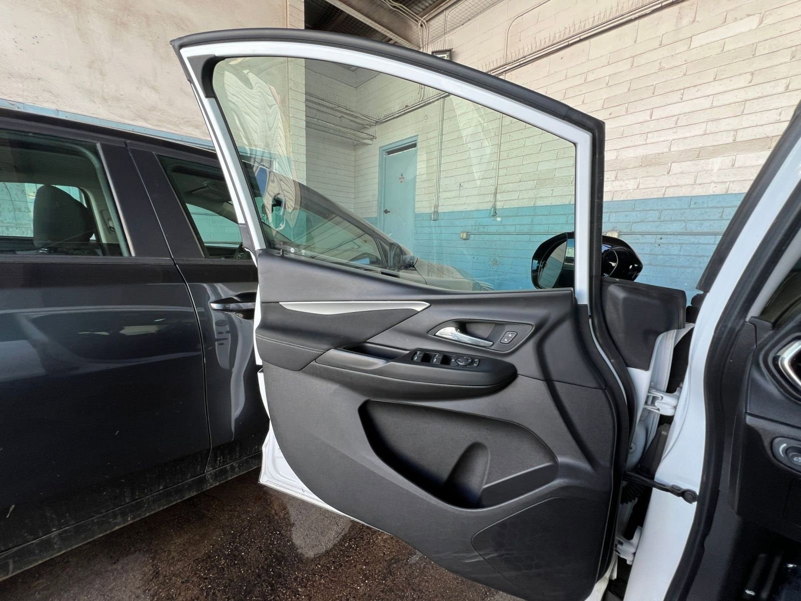 Thumbnail: 2023 Chevrolet Bolt EV - 25