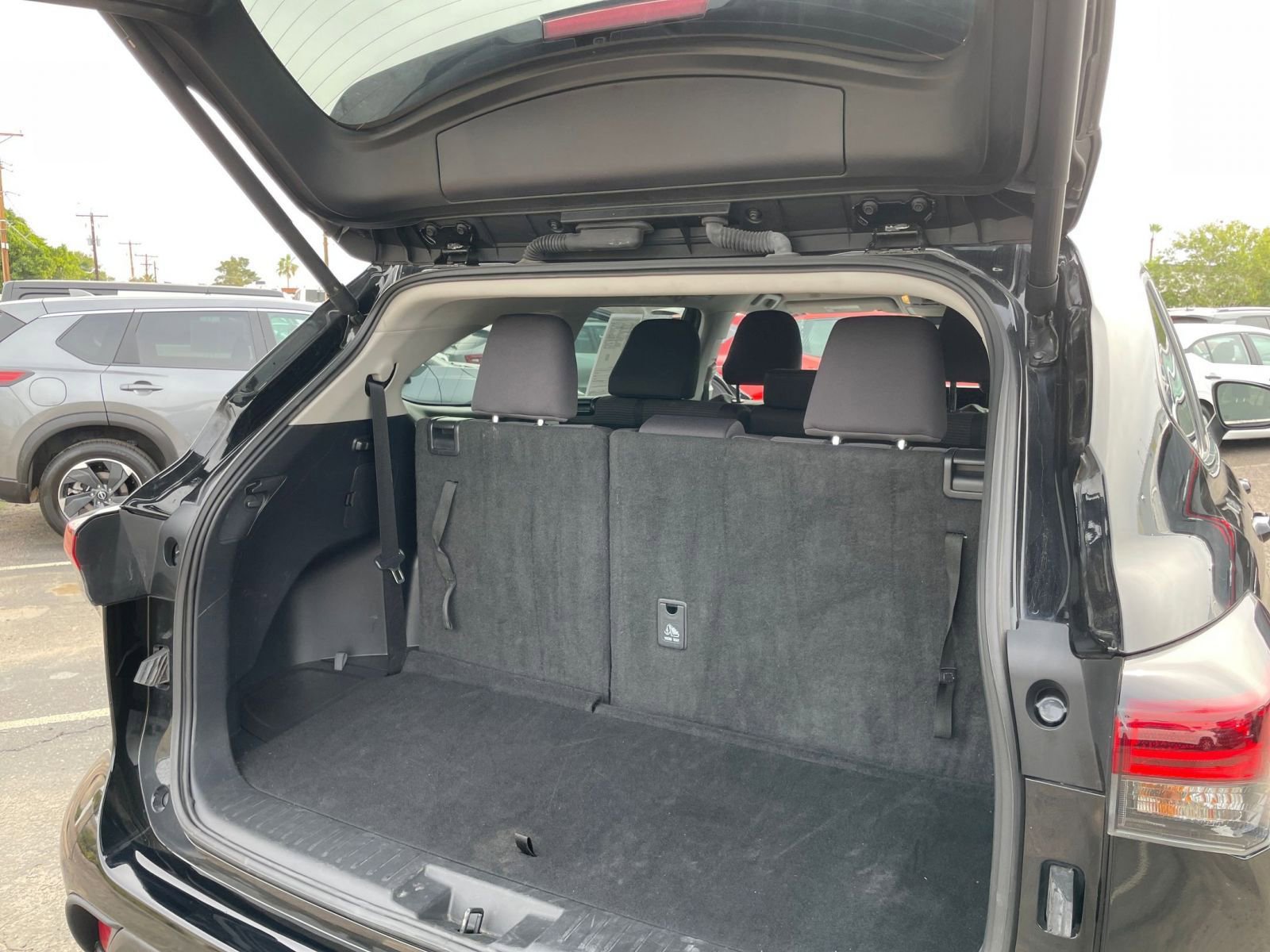 Thumbnail: 2025 Toyota Highlander - 33