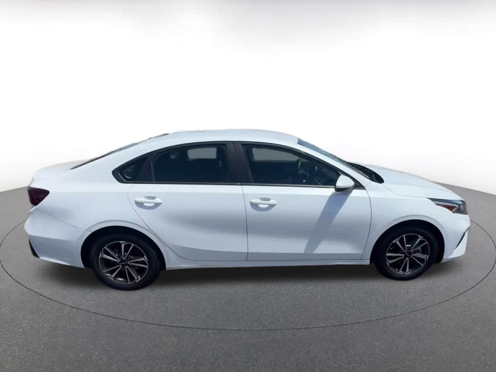 Thumbnail: 2024 Kia Forte - 16