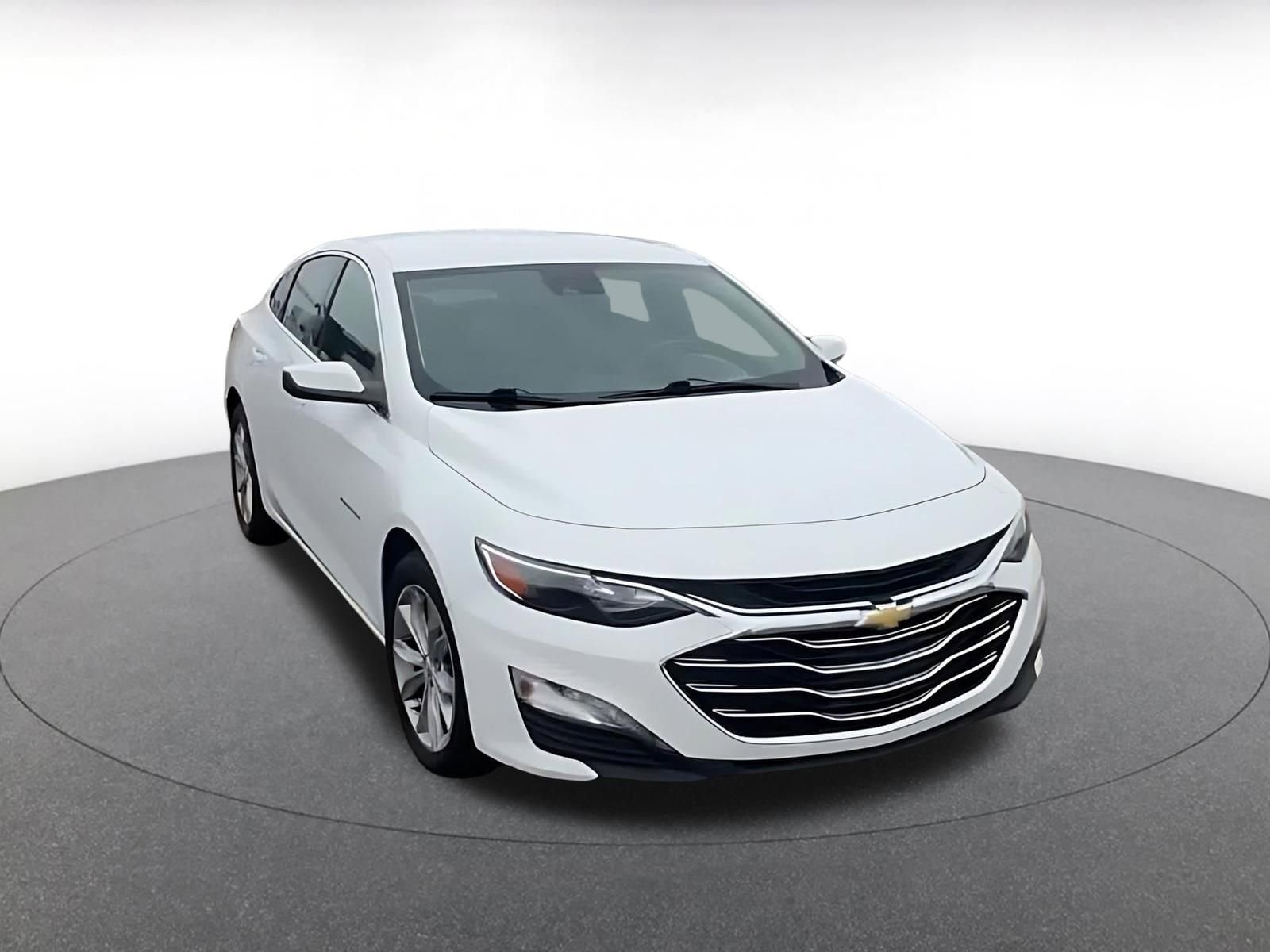 Thumbnail: 2023 Chevrolet Malibu - 3