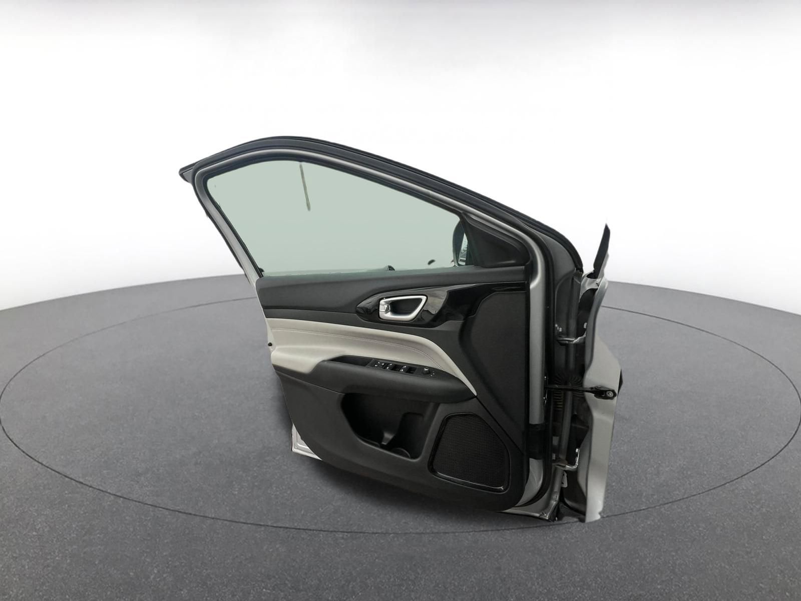 Thumbnail: 2025 Jeep Compass - 17