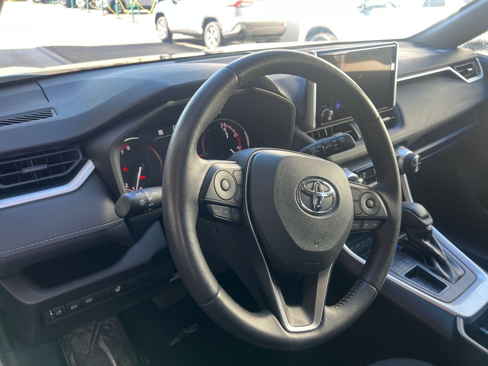 Thumbnail: 2025 Toyota RAV4 - 28