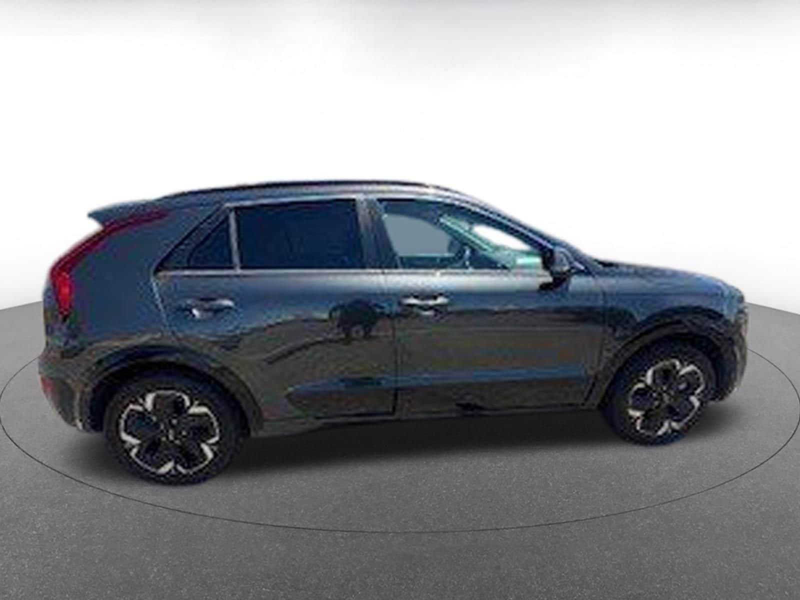 Thumbnail: 2023 Kia Niro - 8