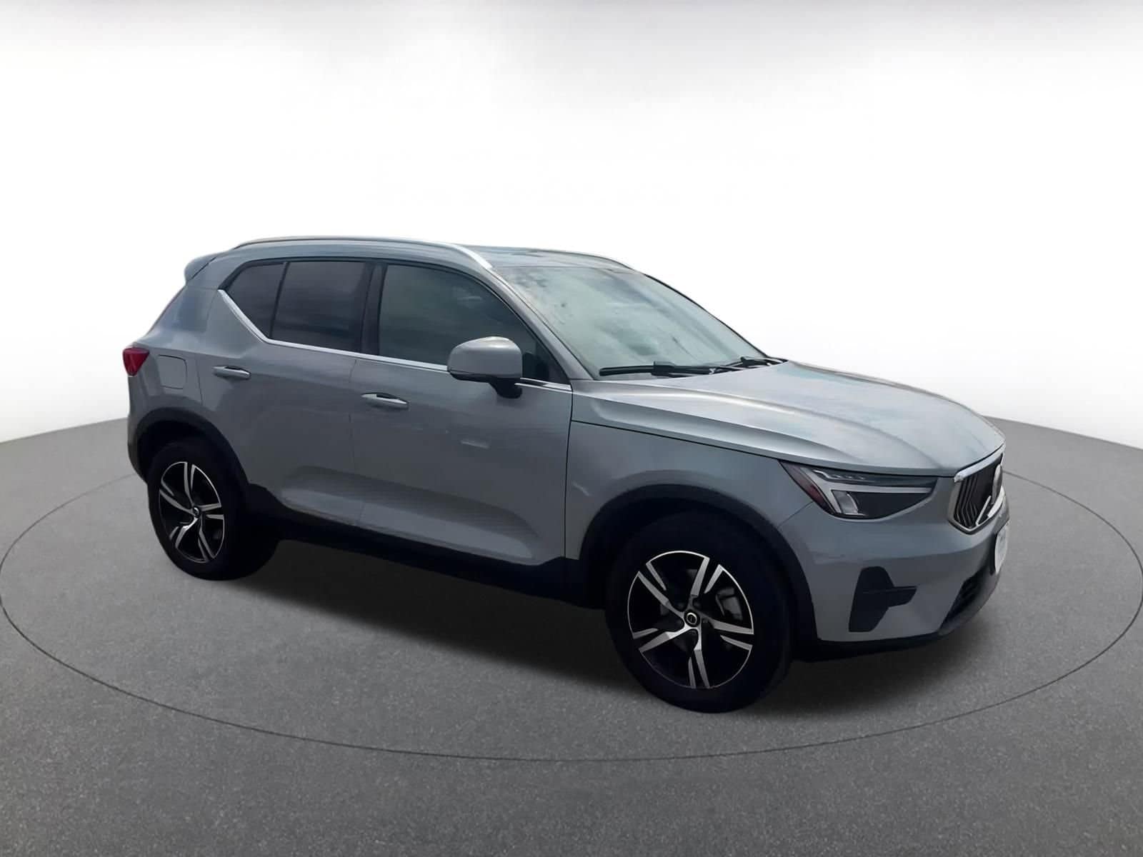 Thumbnail: 2024 Volvo XC40 - 2