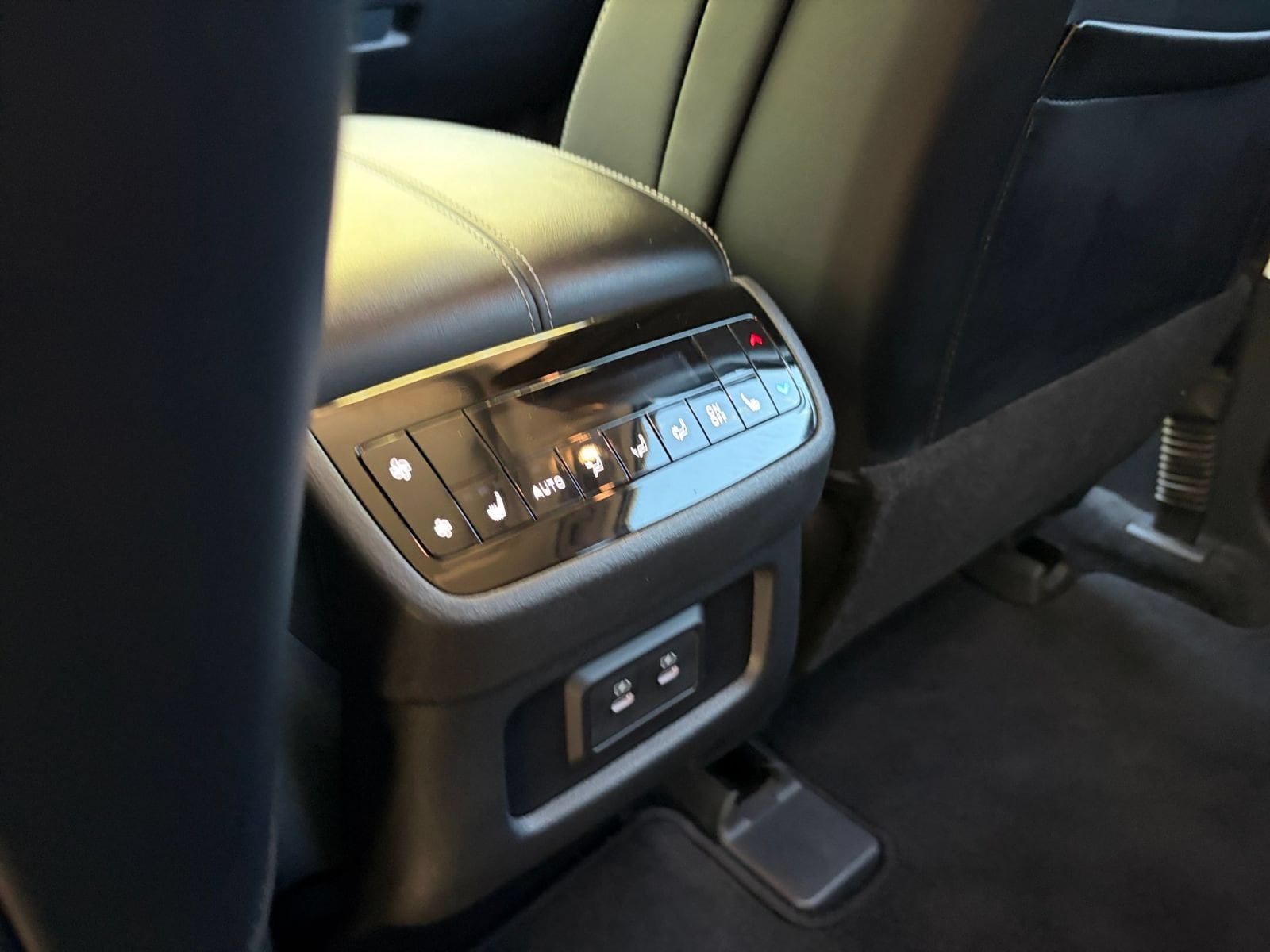 Thumbnail: 2026 INFINITI QX60 - 25