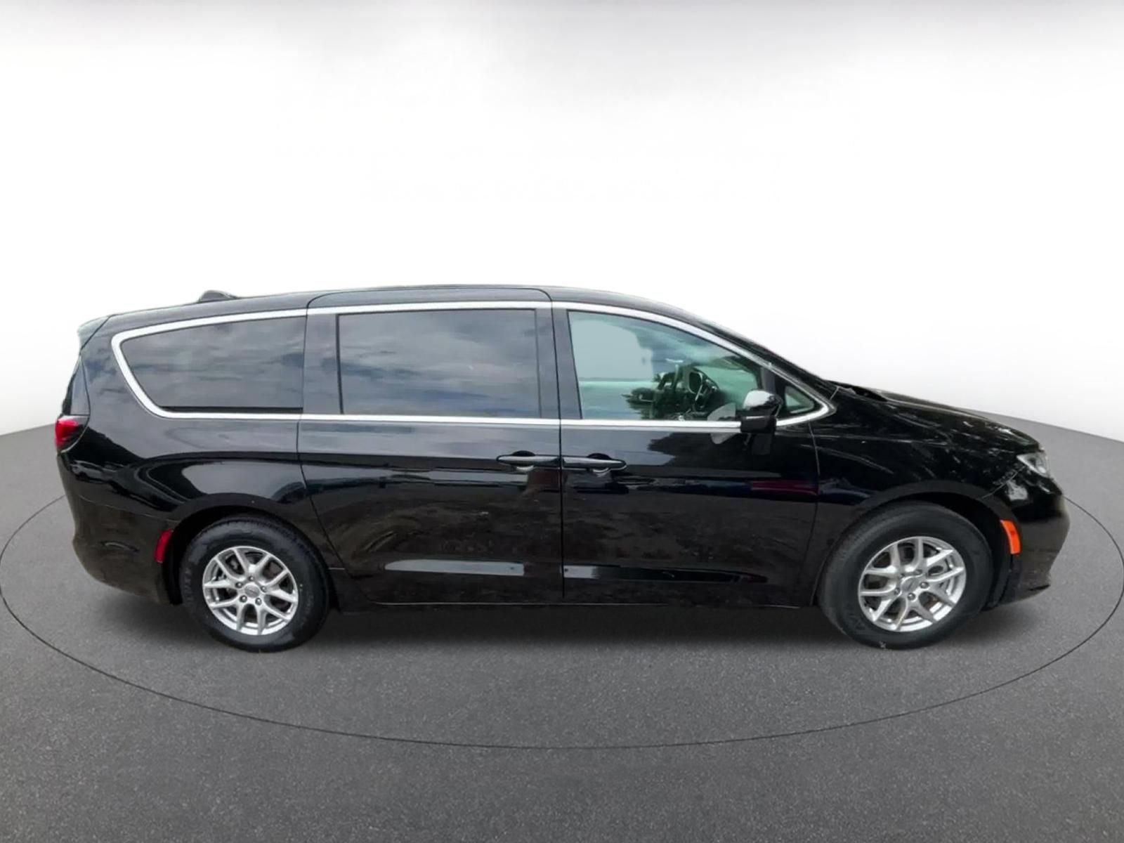 Thumbnail: 2024 Chrysler Pacifica - 16
