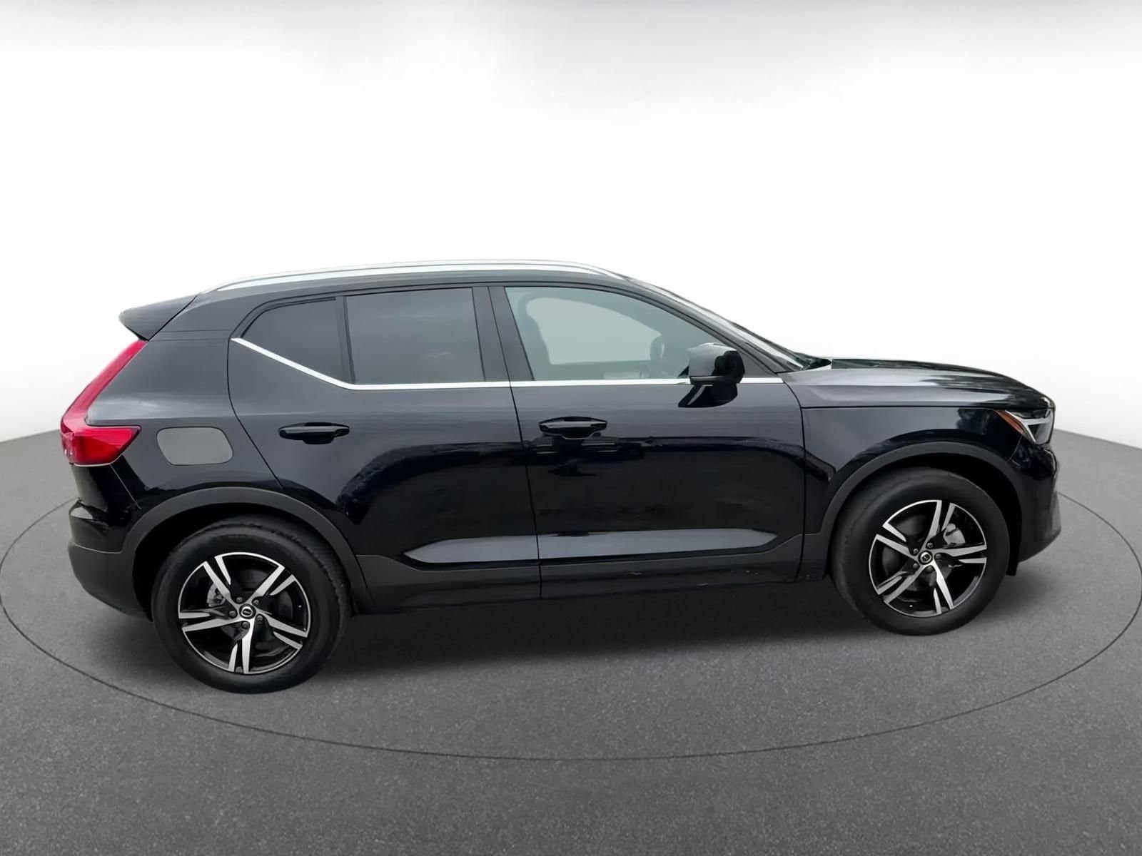 Thumbnail: 2024 Volvo XC40 - 16