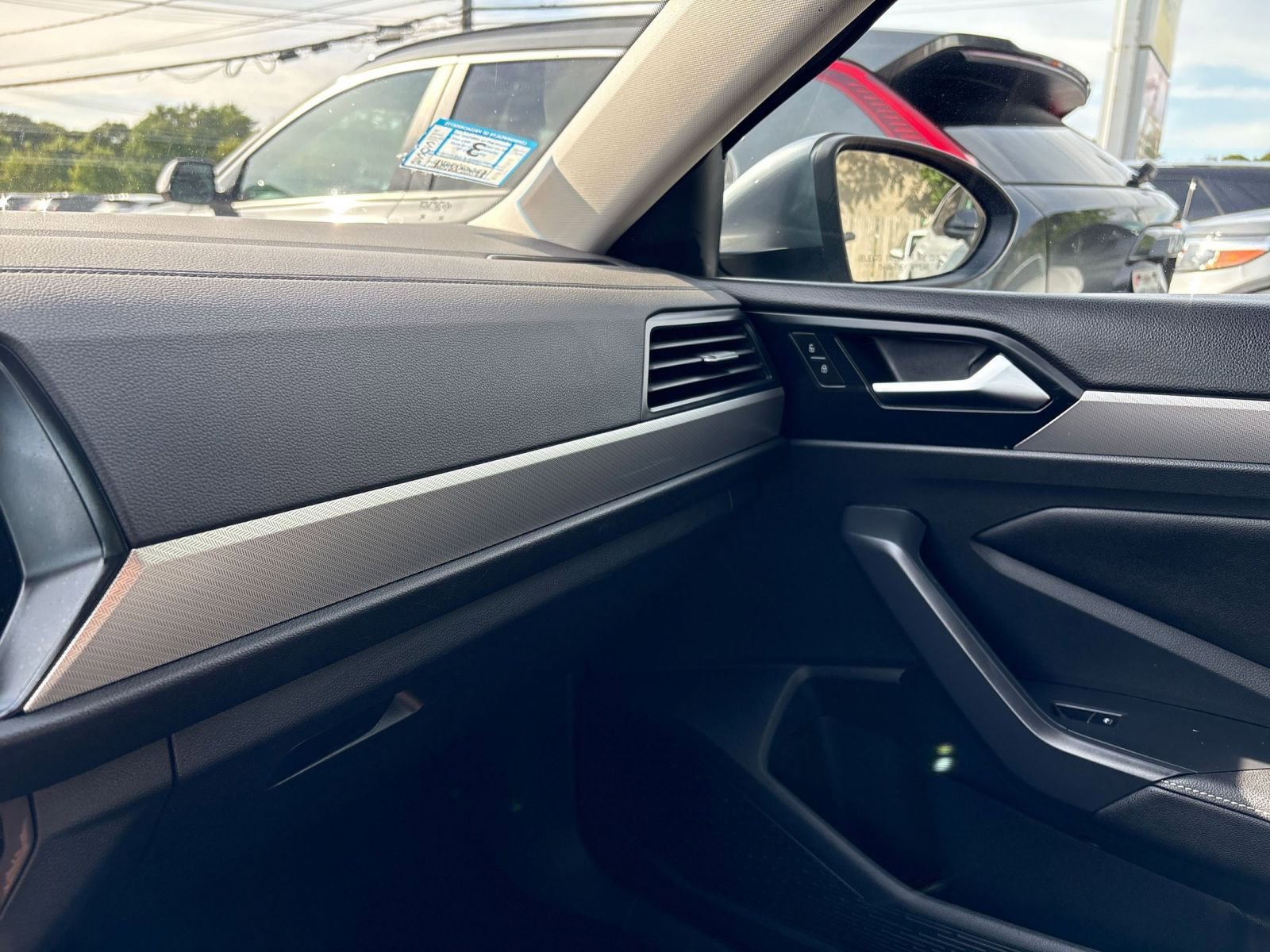 Thumbnail: 2024 Volkswagen Jetta - 21