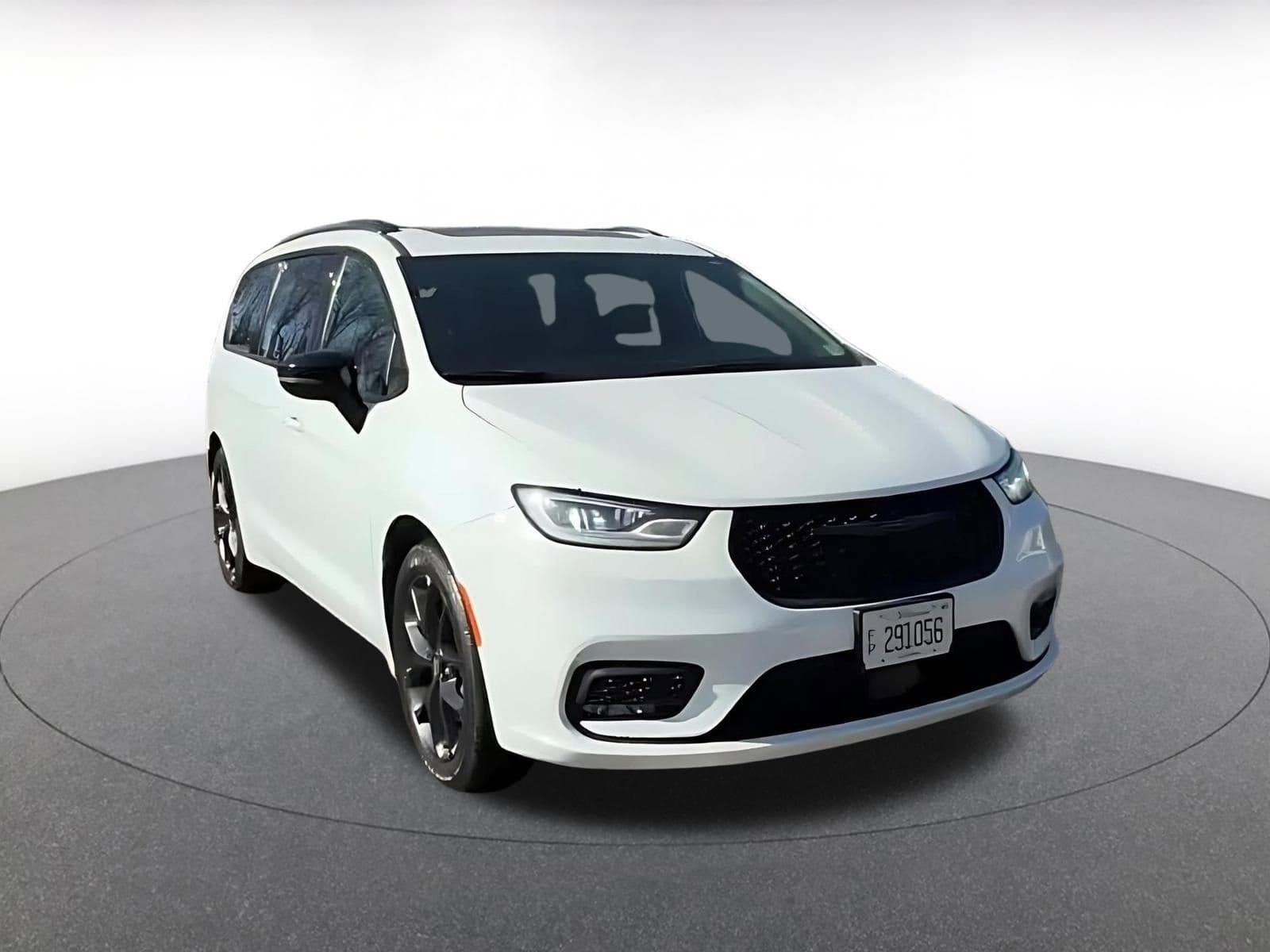 Thumbnail: 2025 Chrysler Pacifica - 3