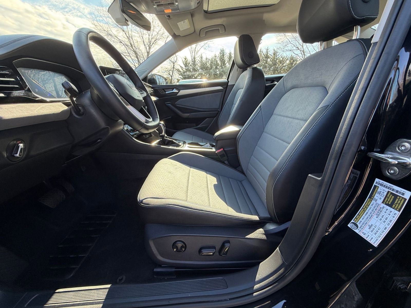 Thumbnail: 2025 Volkswagen Jetta - 25