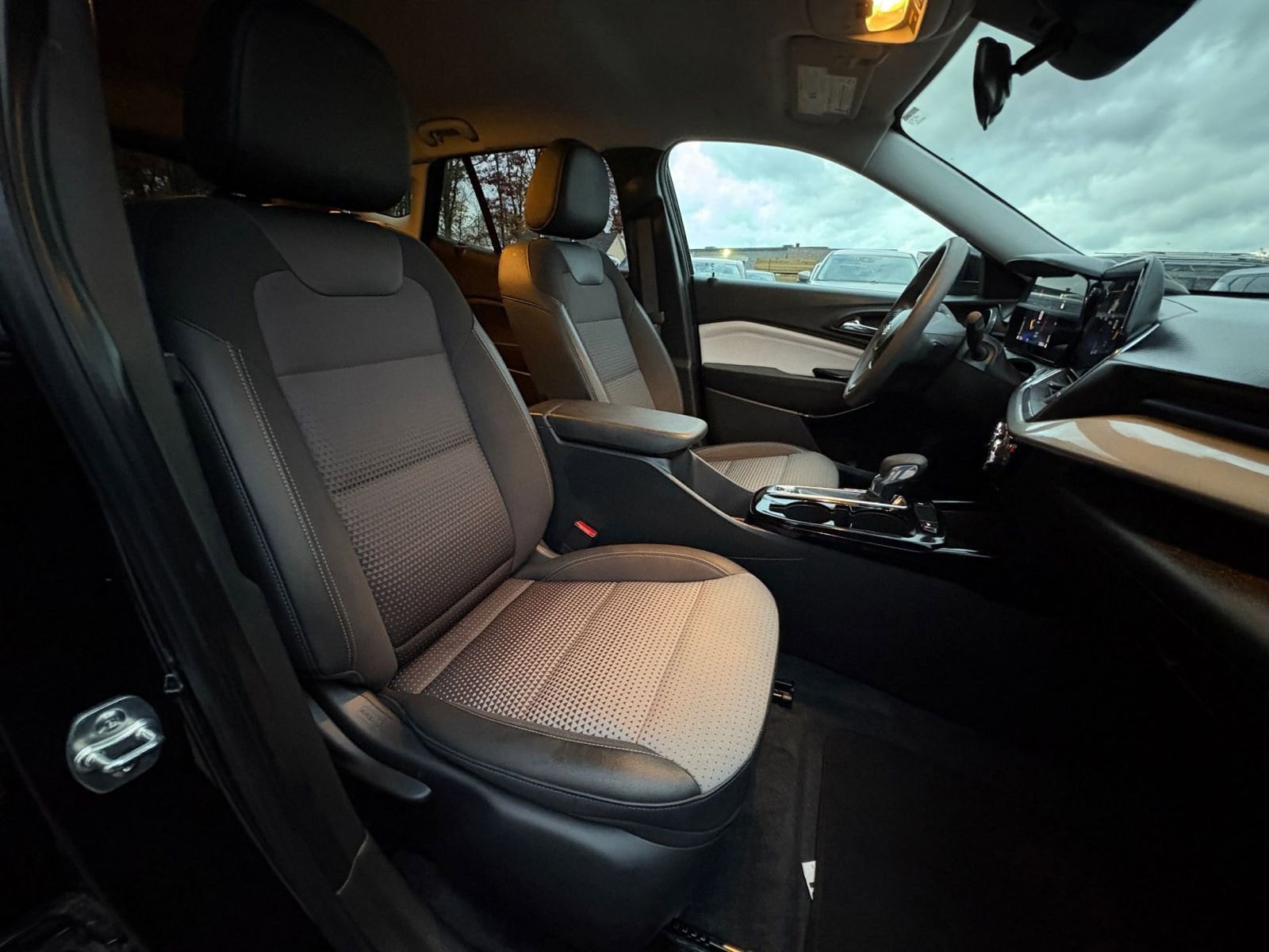 Thumbnail: 2025 Chevrolet Trax - 34