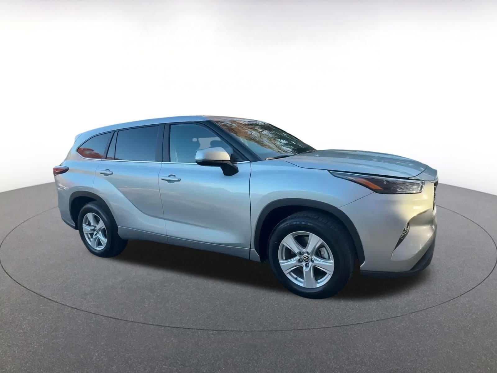 Thumbnail: 2025 Toyota Highlander - 2