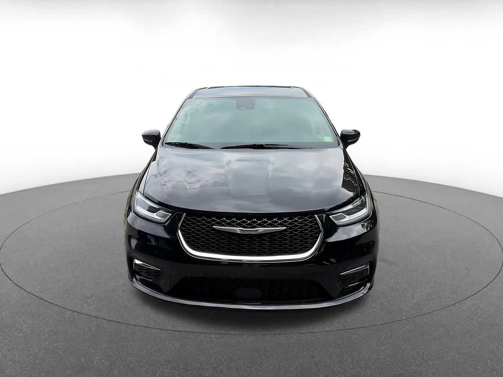 Thumbnail: 2024 Chrysler Pacifica - 3