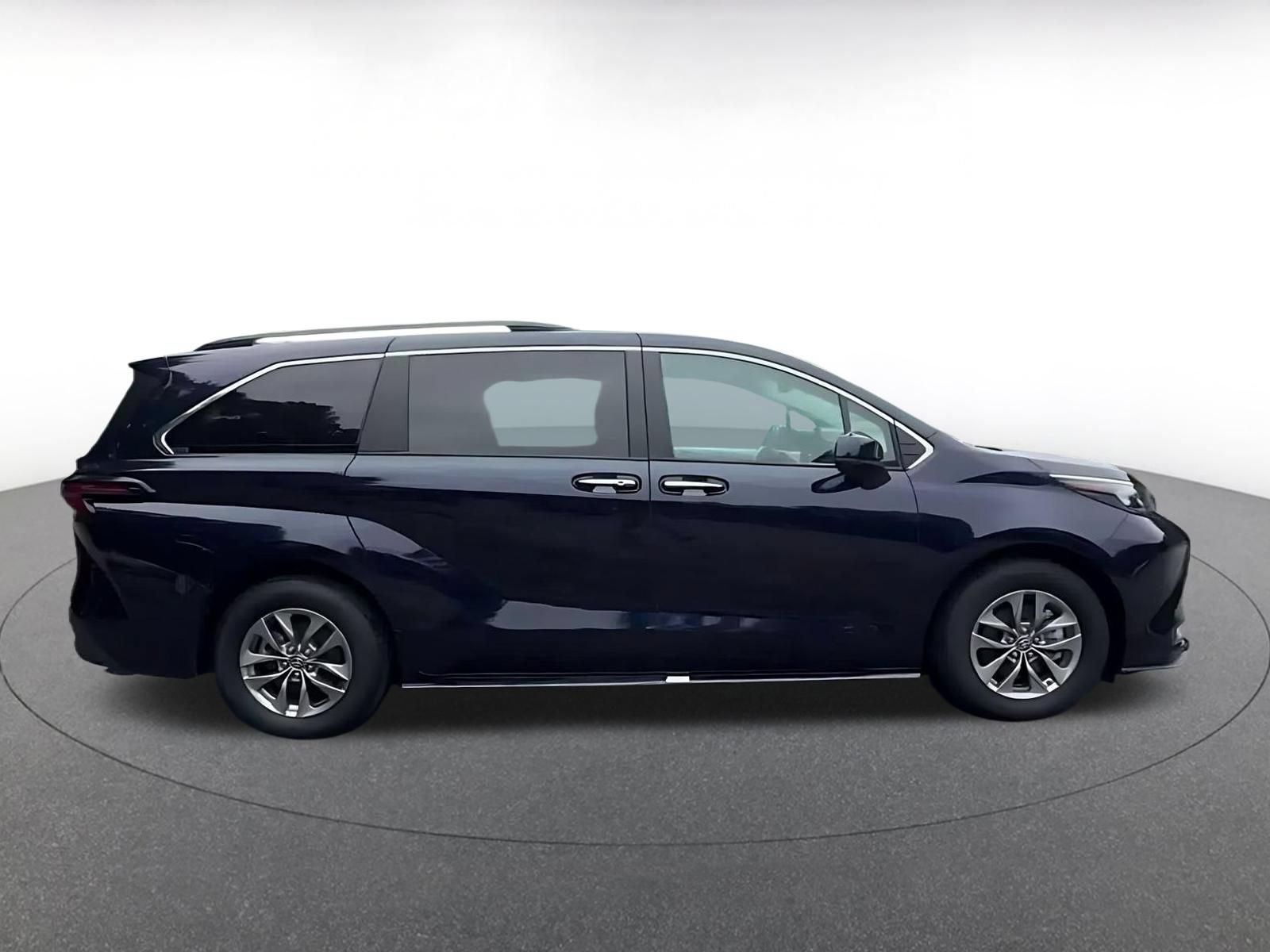 Thumbnail: 2025 Toyota Sienna - 15