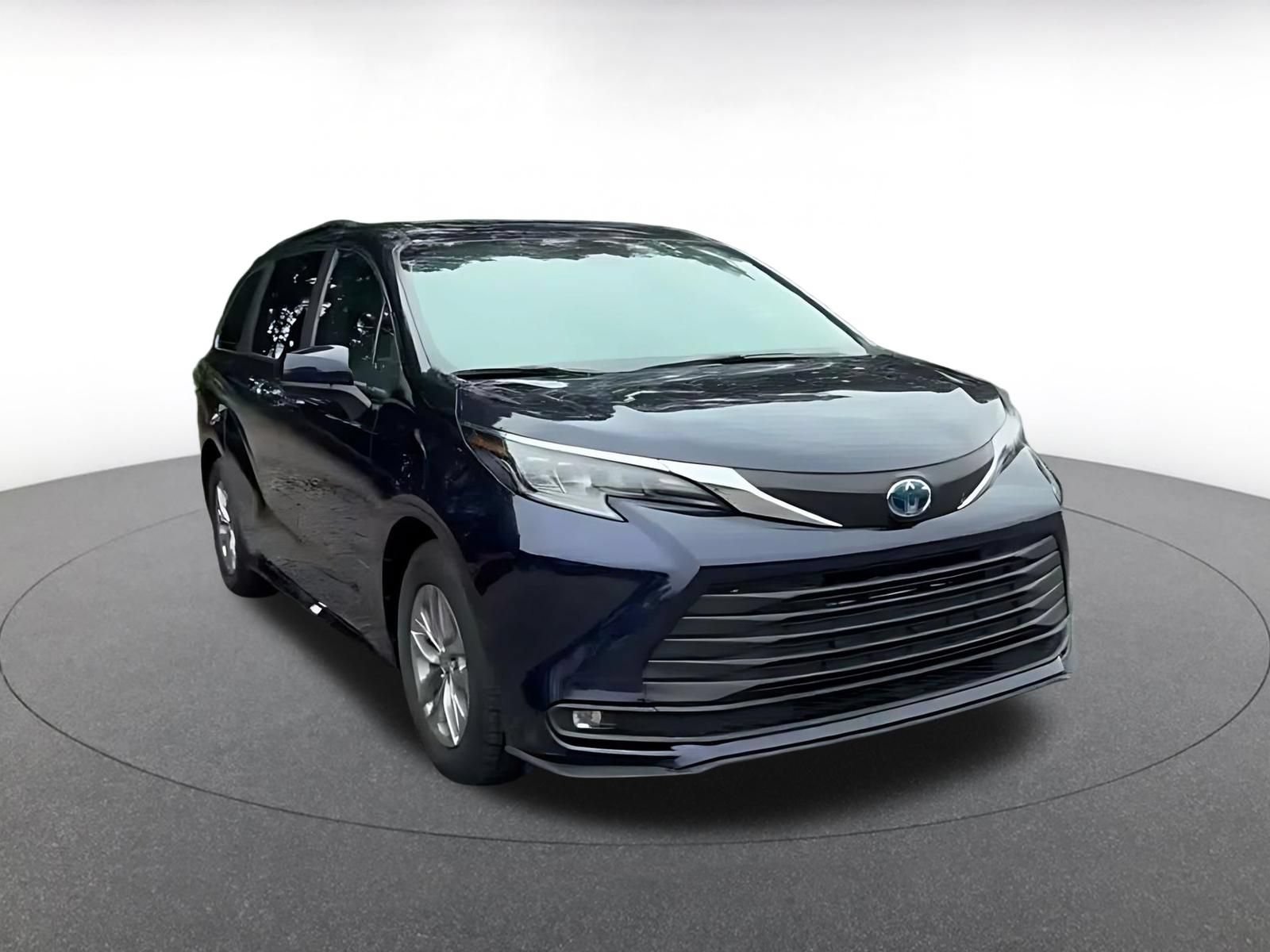 Thumbnail: 2025 Toyota Sienna - 3