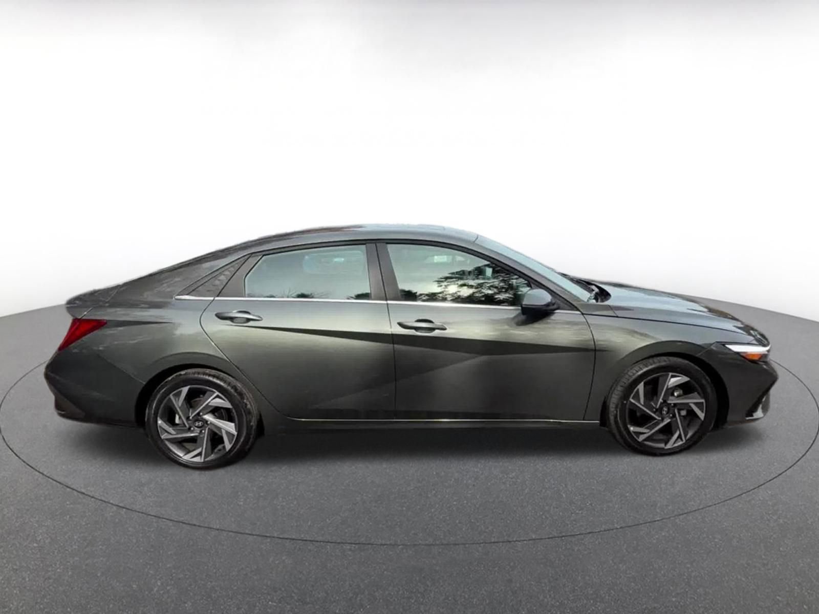 Thumbnail: 2025 Hyundai Elantra - 16